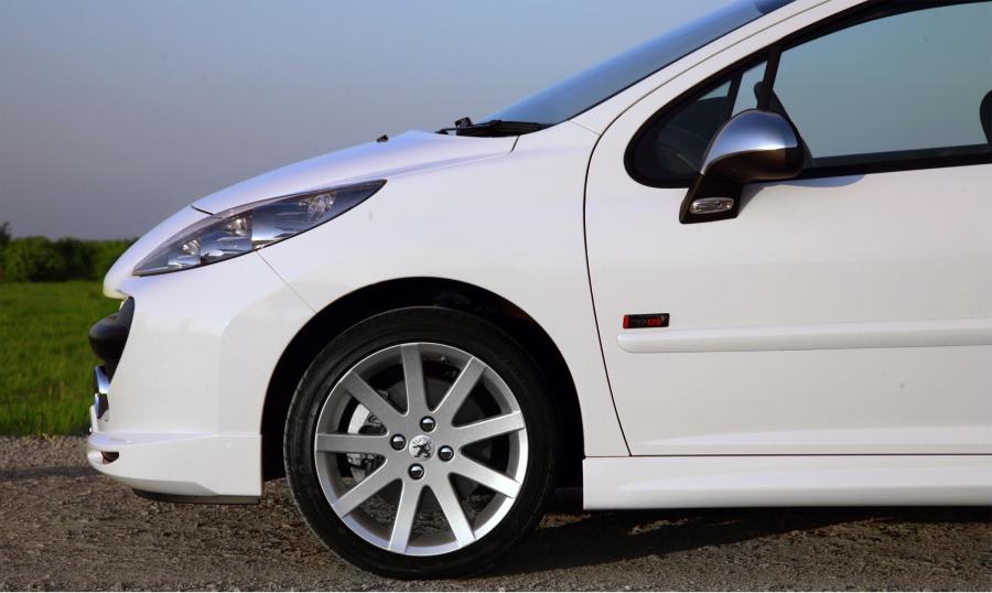  Peugeot 207 GTi THP 175 2008 года  (фото 13 из 49)